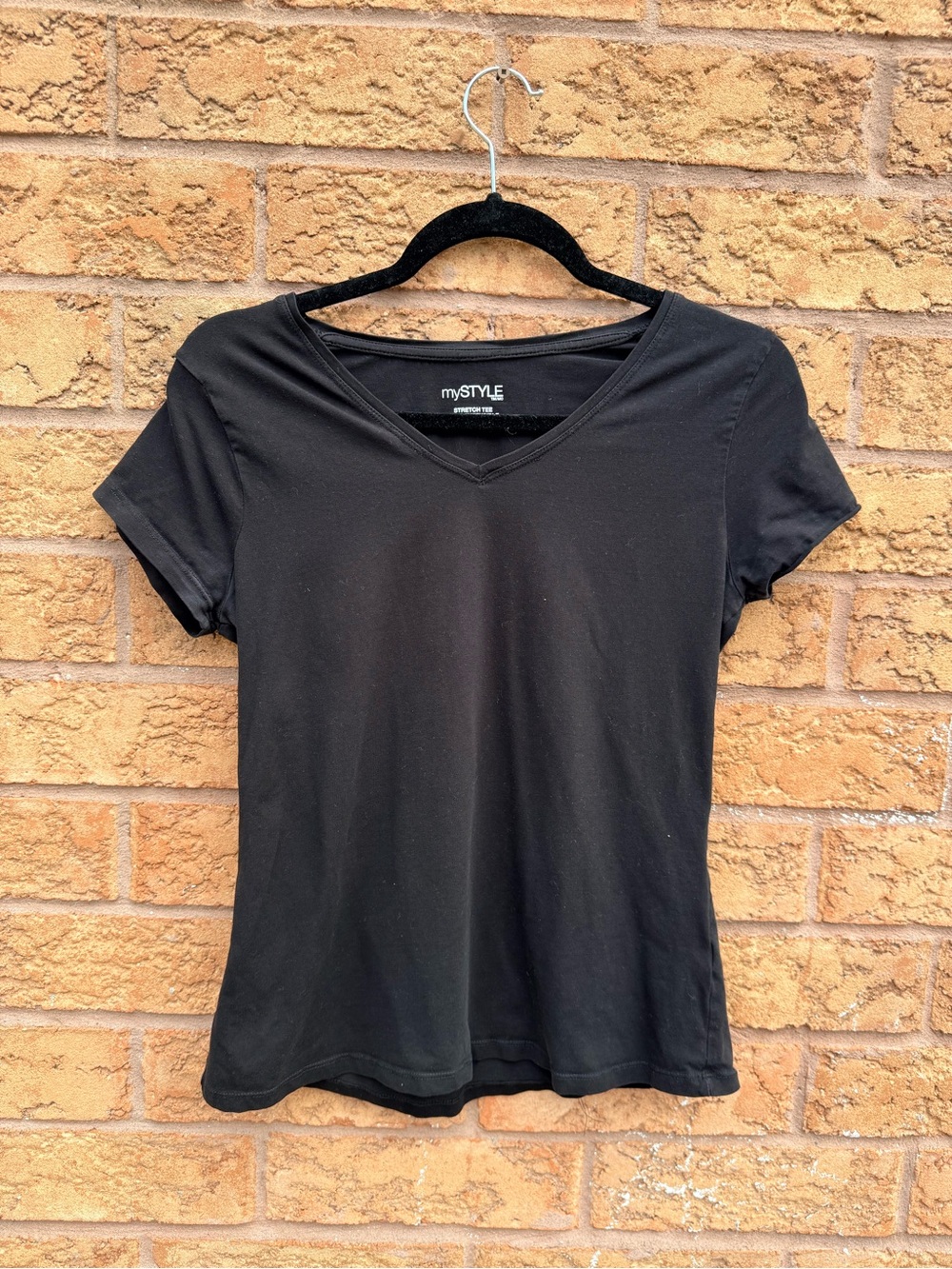 10/$25 • Mystyle Black V-Neck Short Sleeve Top